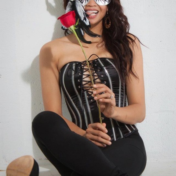 Corset - Picture 5 of 5